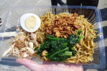 <p>Mie goreng Indonesia dengan rasa yang luar biasa! &nbsp;</p>