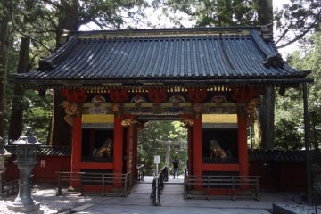 <p>Back side of&nbsp;Omote-mon</p>