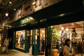 <p>Butik pakaian</p>