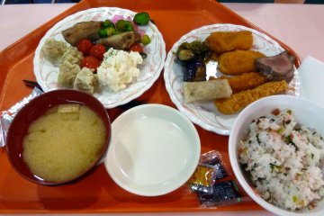 <p>A sampling from the dinner buffet.&nbsp;</p>