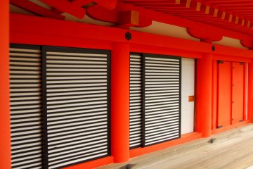 <p>Elegant vermilion paint is strikingly beautiful</p>