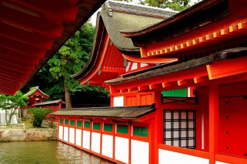 <p>At high tide the shrine buildings look most beautiful floating in the sea, whereas during low tide you can walk to the big torii</p>