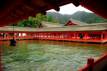<p>It was a cold day with sporadic rain and occasional sunshine</p>