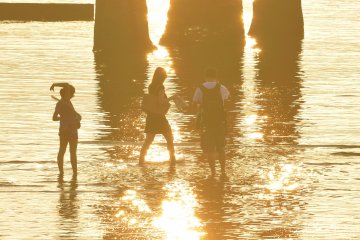 <p>A travel portrait of a family; I hope they have good memories of their time here!</p>