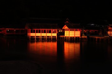<p>The magical view of 'Ugakubo (Right Side Music Hall)' and 'Open Stage'</p>