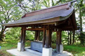 <p>Water purification font on the shrine grounds</p>