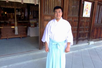 <p>Head priest of Fujishima Shrine, Mr. Yoshiyori Nitta, who is the descendant of Nitta Yoshisada!</p>