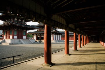 <p>Beautiful courtyard lined with lanterns</p>