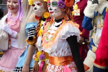 Some people had very intricate costumes and wearing amazing make up.&nbsp;