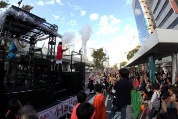 The MC went up on each float and did a short speech after which a lot of smoke came out of the back end of the float.&nbsp;