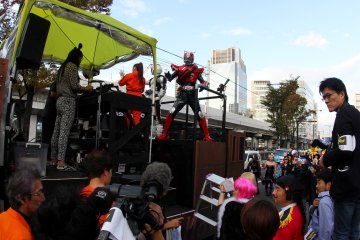 There were many people with cameras there as well as a TV crew which covered the event for a brief period of time.&nbsp;