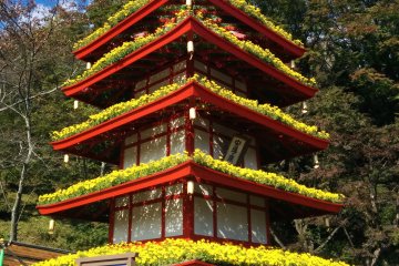 <p>This pagoda topped with flowers was also a major delight</p>
