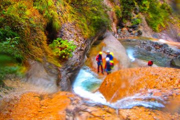 <p>Melihat ke bawah jeram pertama</p>