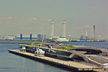 ท่าเรือ Osanbashi ในโยโกฮะมะ