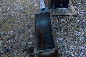 <p>The hot water overflow</p>