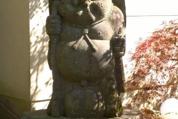 <p>A tanuki to attract customers</p>