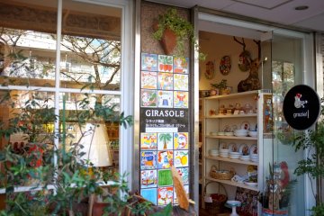 <p>Colorful ceramics in Girasole</p>