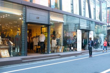 <p>Up-scale boutiques</p>