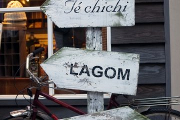 <p>Find your way back to the station</p>