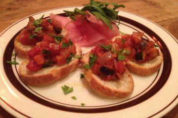 <p>Mini bruschetta</p>