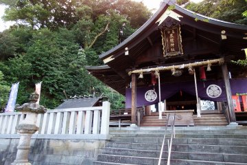 <p>Front view of Kurotatsu (Black Dragon) Shrine in Fukui</p>