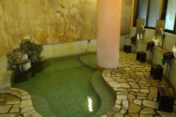 <p>The inside bath</p>