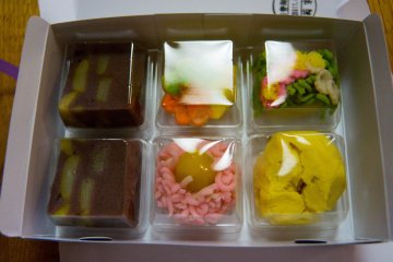<p>Sweets in individual container to retain freshness</p>