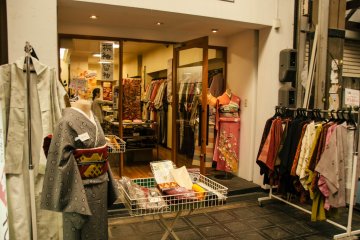 Used Kimono shop is great for tourists wanting to buy a souvenir.&nbsp;