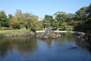 <p>...a nice prospect of the pond</p>