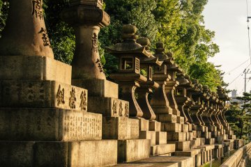 <p>Stone statues like these are lined up in front of the complex.&nbsp;</p>