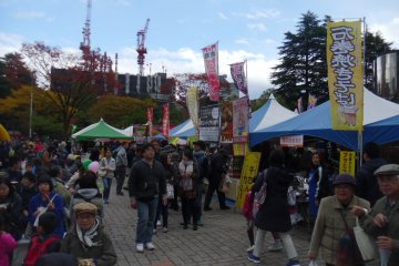 <p>There's a lively atmosphere, with lots to see and eat</p>