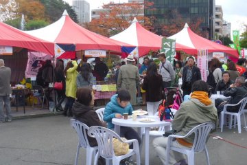 <p>A world food bazaar outside City Hall fits in many delicious aromas in a small space</p>
