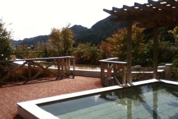 <p>Saatnya melepas lelah, pemandangan salah satu resort di Kinugawa onsen</p>
