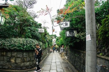 <p>Seeing Japanese people in their traditional kimono while walking here feels like you've been taken back in time.</p>