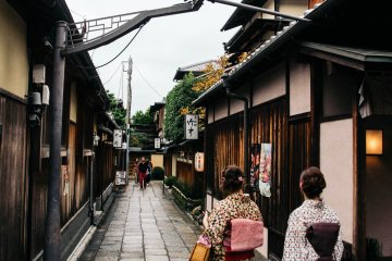 <p>Entrance to Ishibe Alley.</p>