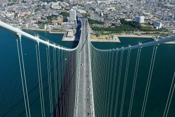 <p>I've climbed to a great height, and am standing on a girder of the&nbsp;bridge!</p>