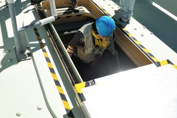 <p>This is the hatch! The group which came before us are now going back. You can only stay here for twenty minutes.</p>