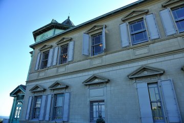 <p>The north side view of the annex building</p>