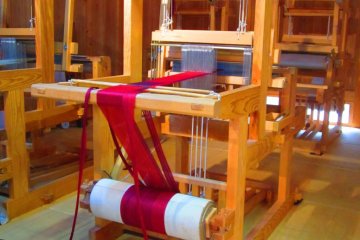 One of the newer looms, where you can weave your own silk
