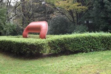 <p>"Hairpin for the Ground" by Kyubee Kiyomizu</p>