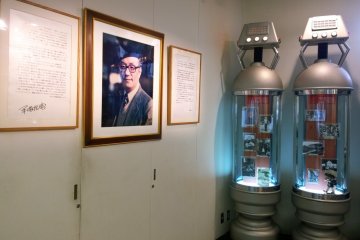 <p>เทะซึกะ โอซามุ (手塚 治虫 - Osamu Tezuka) ปรมจารย์นักเขียนการ์ตูนที่โด่งดังก้องโลก ฝากผลงานการ์ตูนไว้บนโลกใบนี้มากมาย และทุกตัวก็ยังโลดเล่นมีชีวิตชีวาอยู่ในความทรงจำของทุกคนจนถึงทุกวันนี้</p>