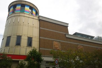 <p>โฉมหน้าด้านข้างของ&nbsp;The Osamu Tezuka Manga Museum</p>