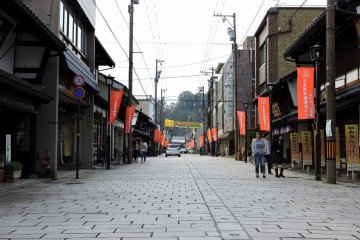 <p>Deserted Shichiken Street in the late afternoon. The morning market is open from 7 am to 11 am.</p>