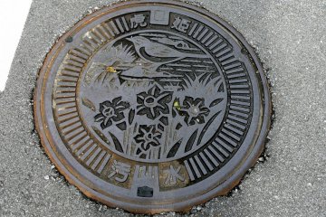 <p>Many covers feature flowers and birds</p>