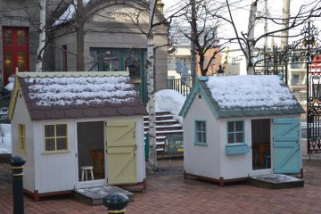 Now who wants to stay in these pretty house!!