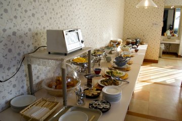 <p>The breakfast buffet</p>