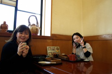<p>Happy customers enjoying their meal</p>