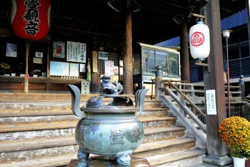 <p>A guard dog sits on top of the insence burner</p>