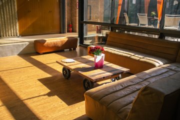 Oakhouse lobby in the morning