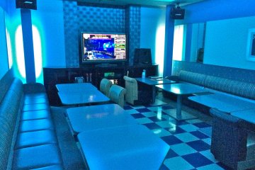 <p>A glimpse into a private karaoke room that looks like it can fit up to 20 people!</p>